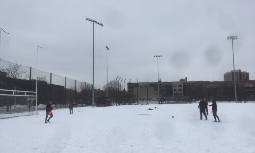 雪の中のサッカー
